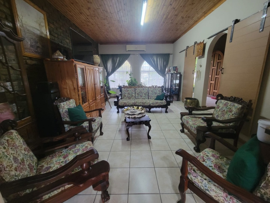 6 Bedroom Property for Sale in Jordania Free State